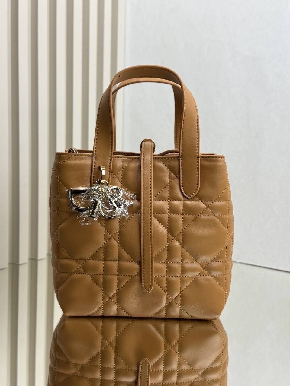 сумка женская christian dior,бежевая женская сумка christian dior,dior сумка,женская кожаная сумка christian dior toujours medium бежевая,брендовая женская сумка