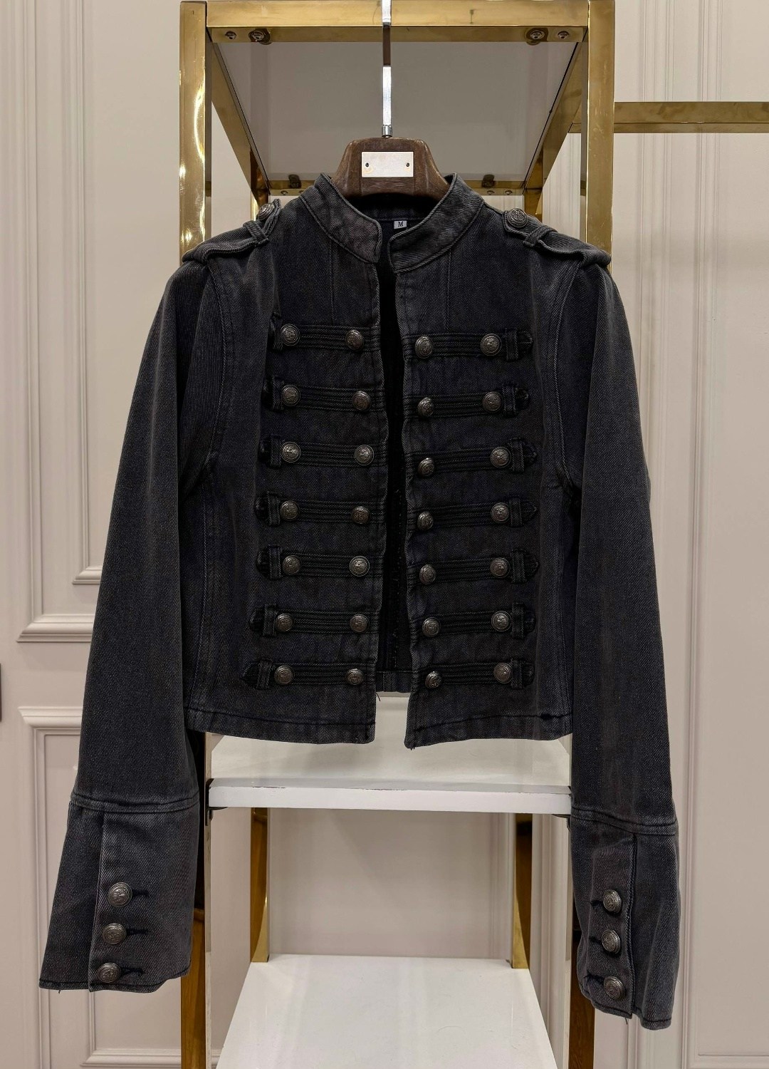 джинсовая куртка в стиле милитари,куртка в стиле милитари,джинсовая куртка,короткая куртка,джинсовая куртка с воротником