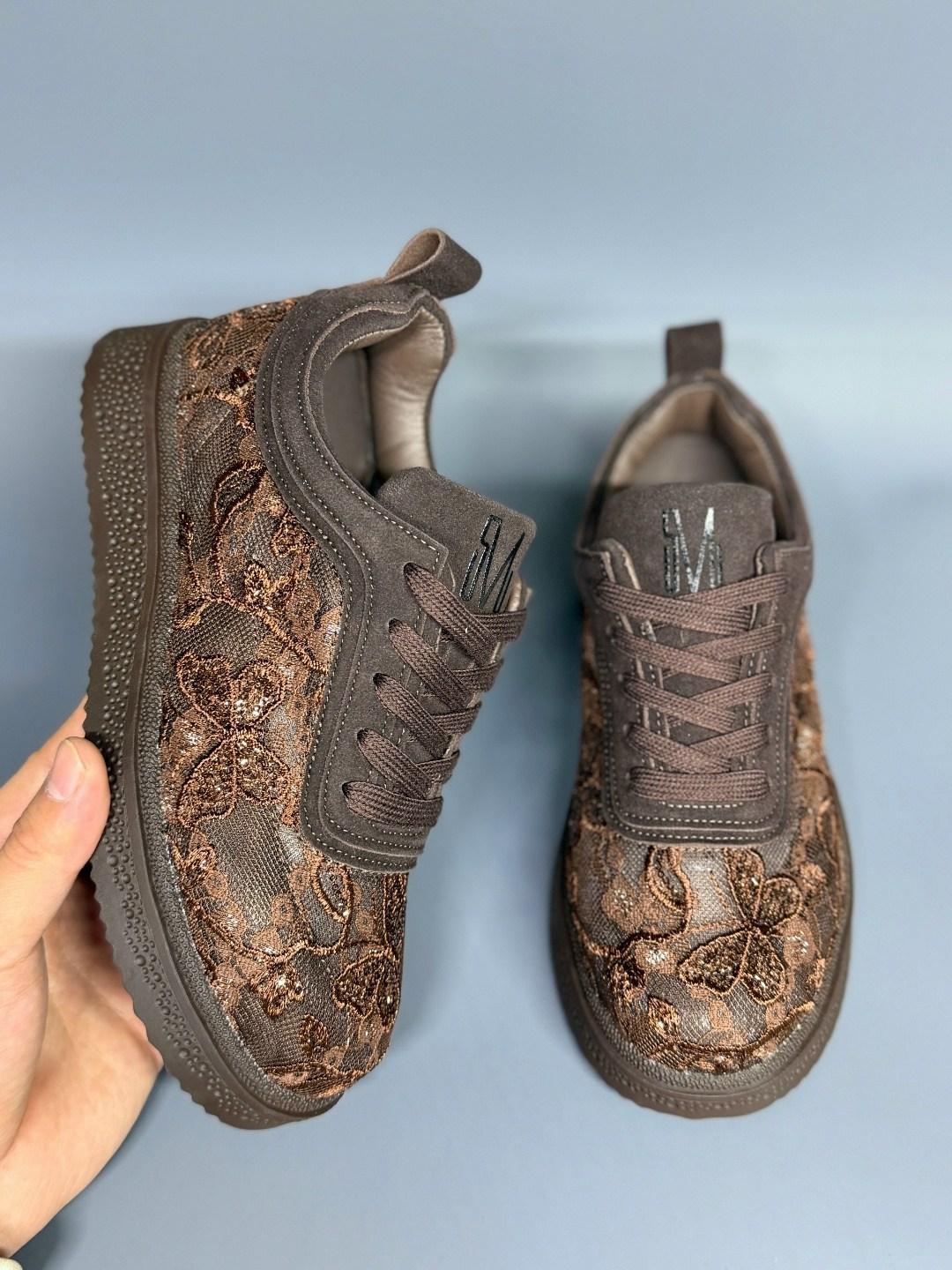 кроссовки женскиe,,стильные женские кроссовки, женская,модные кроссовки