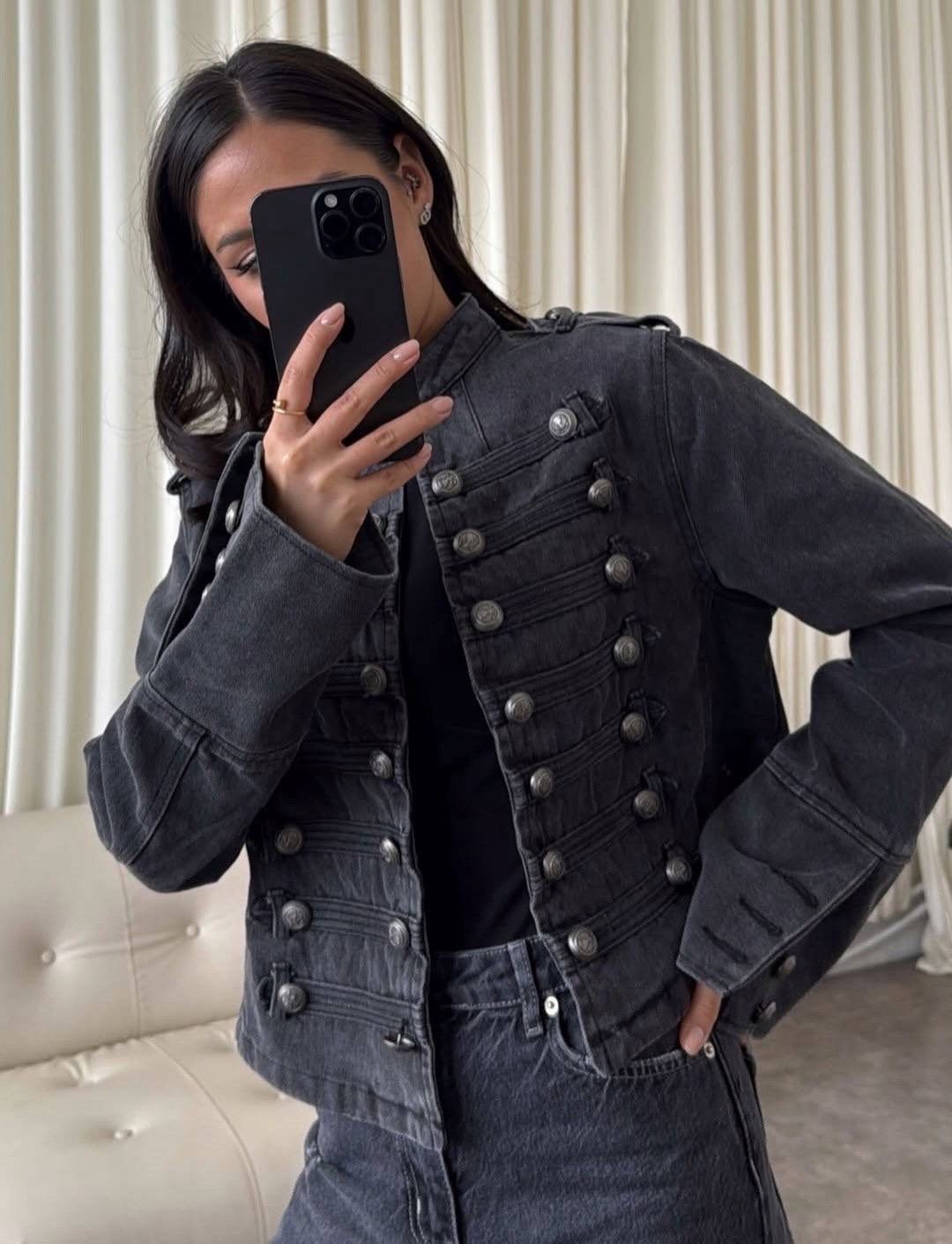 джинсовая куртка в стиле милитари,куртка в стиле милитари,джинсовая куртка,короткая куртка,джинсовая куртка с воротником