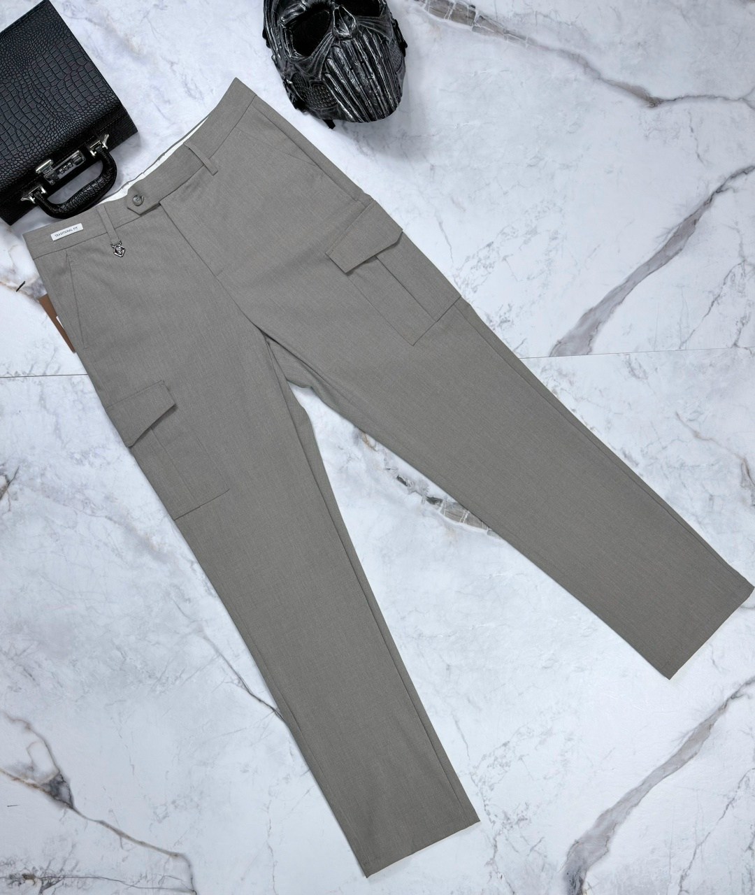 брюках карго,брюки с карманами,бежевые брюки,брендовые брюки,мужские брюки карго