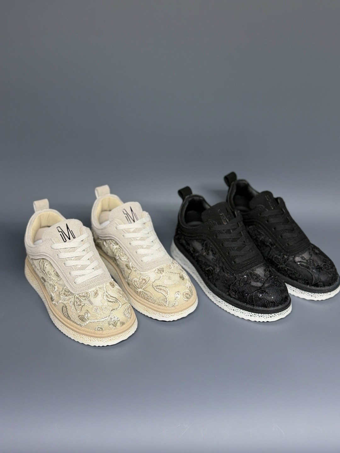 кроссовки женскиe,,стильные женские кроссовки, женская,модные кроссовки