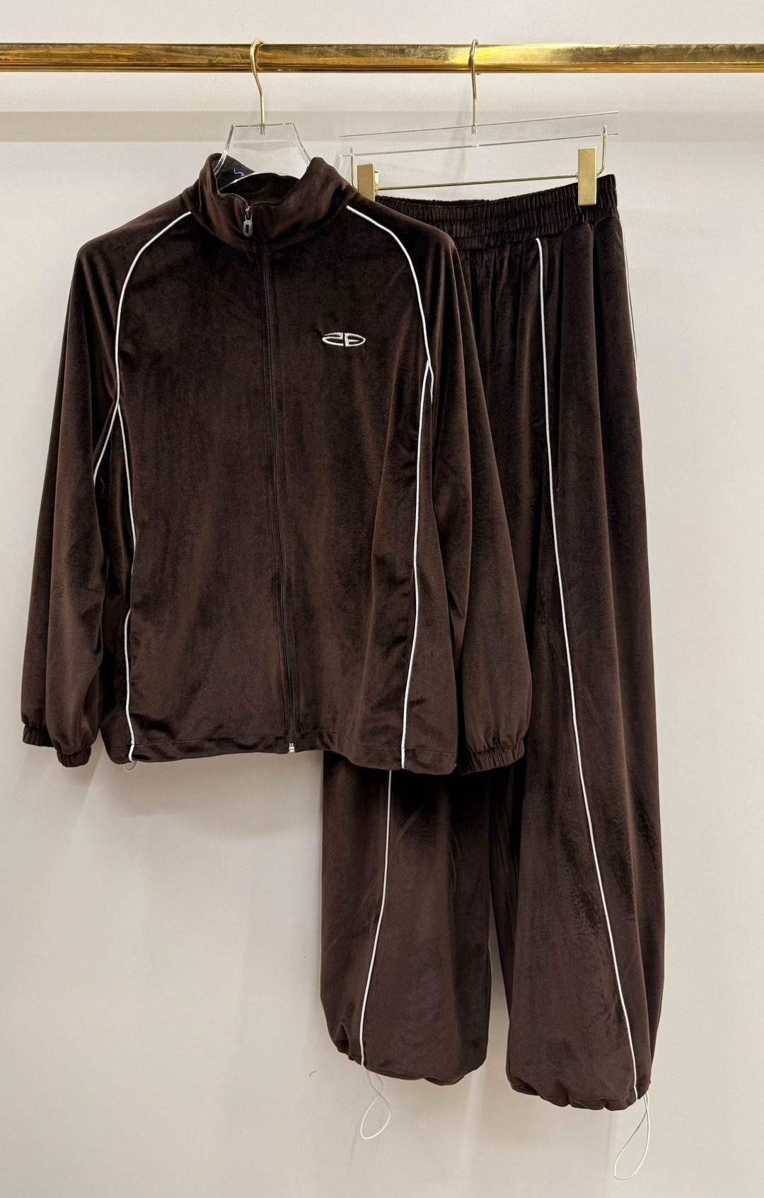 велюровый костюм женский,велюровый костюм,спортивный костюм велюровый,брючный костюм,спортивный костюм