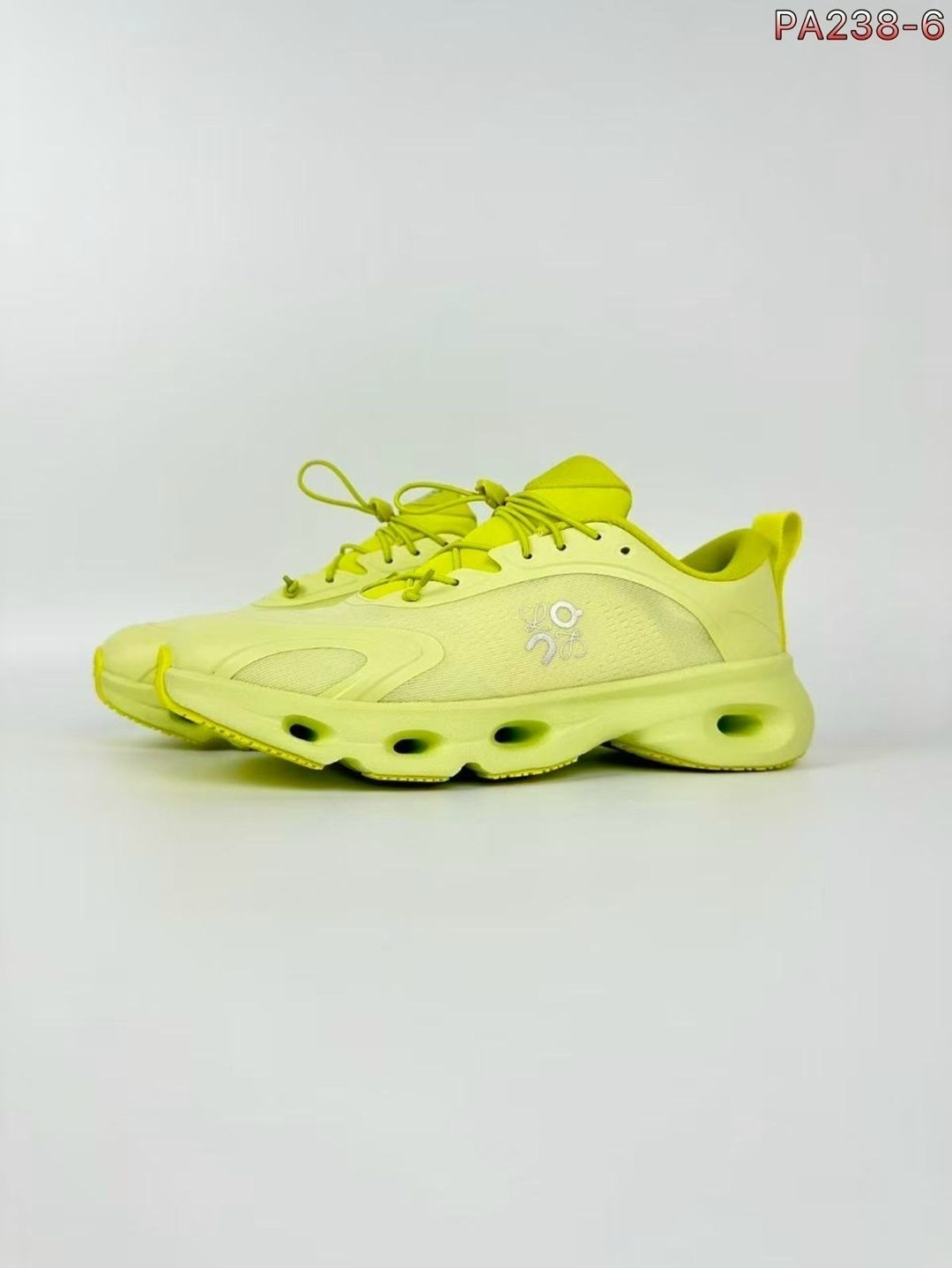 кроссовки,кроссовки loewe,женские кроссовки,спортивная ,кроссовки яркие