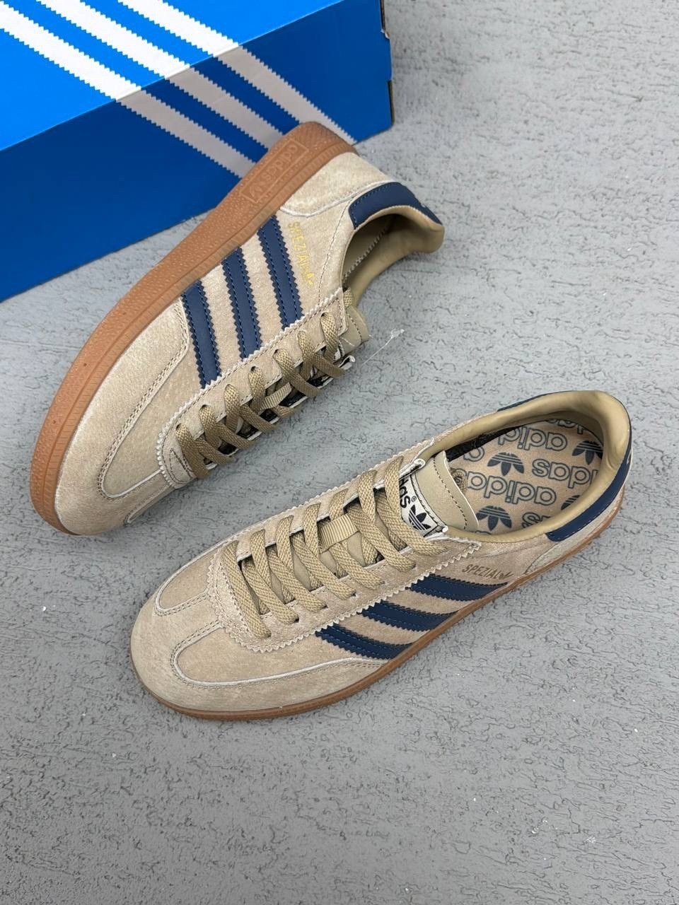 кеды рабочие adidas originals handball spzl,замшевые кроссовки handball spezial adidas originals бежевый,кроссовки adidas,замшевые кроссовки adidas originals handball spezial цвет бежевый jh5435,кросс