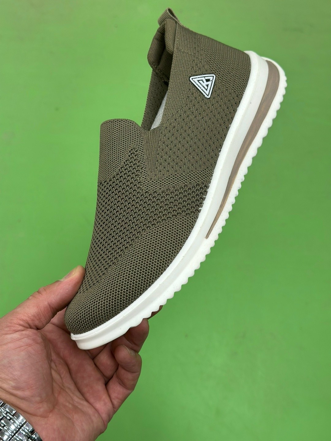 ,кроссовка мужской,кроссовки женскиe,мужские кроссовки,спортивная