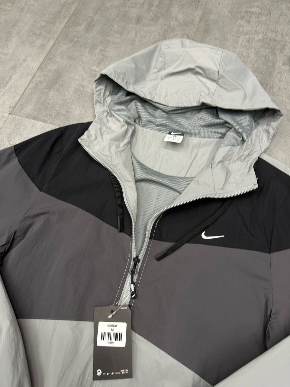 куртка nike мужская,куртка nike зимняя,ветровка nike,куртка черно белая мужская nike windrunner,мужская куртка nike sportswear windrunner