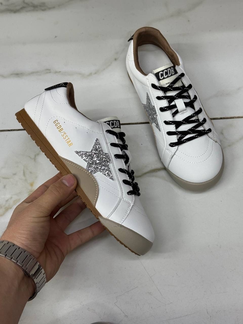golden goose кроссовки super-star коричневый,мужские замшевые низкие кроссовки с вышитыми звездами superstar golden goose коричневый,коричневые кроссовки ball star golden goose anthracite silver,golde