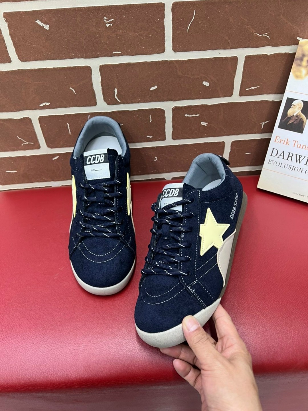 golden goose кроссовки super-star коричневый,коричневые кроссовки ball star golden goose anthracite silver,golden goose кеды super-star с эффектом потертости коричневый,мужские замшевые низкие кроссов