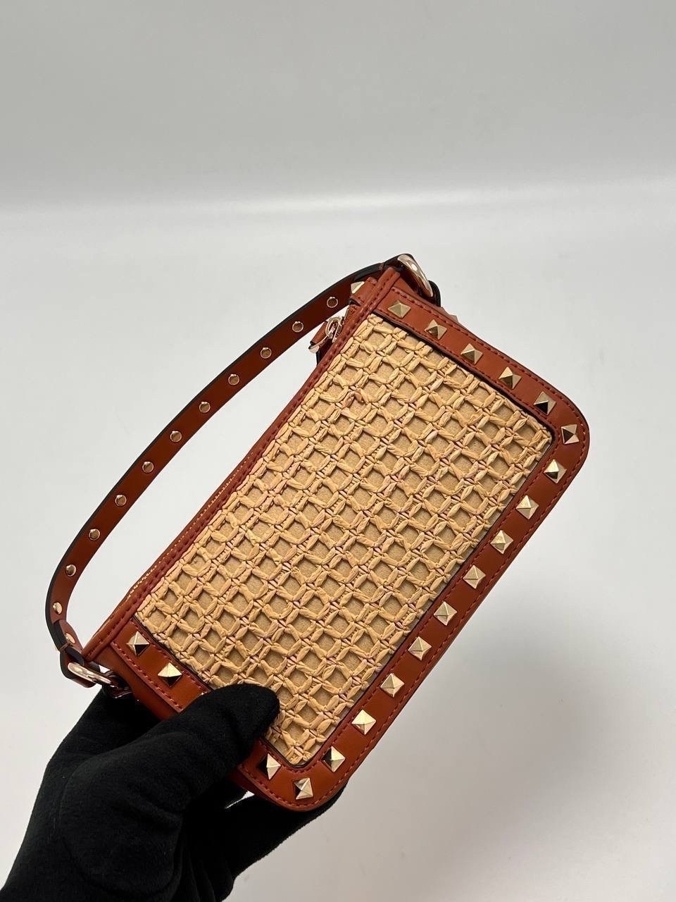 женская сумка,сумки valentino,черная маленькая сумка rockstud valentino garavani,сумка,сумка valentino garavani