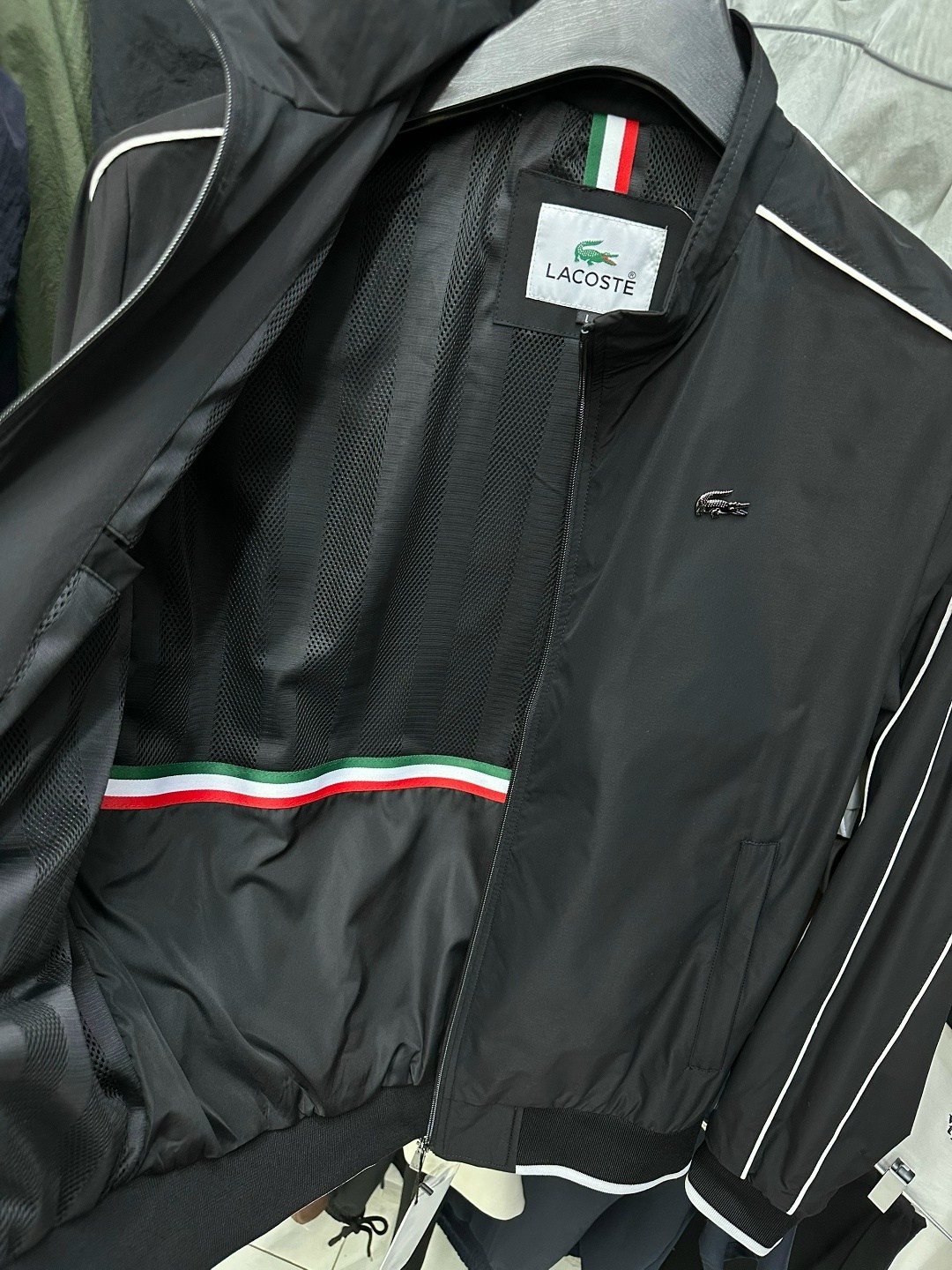 lacoste sport ветровка белая,novak djokovic lacoste jacket,lacoste white jacket,lacoste white,lacoste windbreaker white