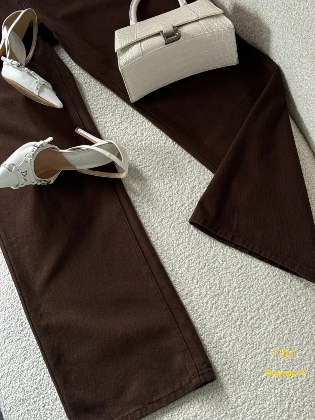 стильные джинсы,коричневые джинсы женские,коричневые джинсы трубы женские,коричневые джинсы,широкие джинсы