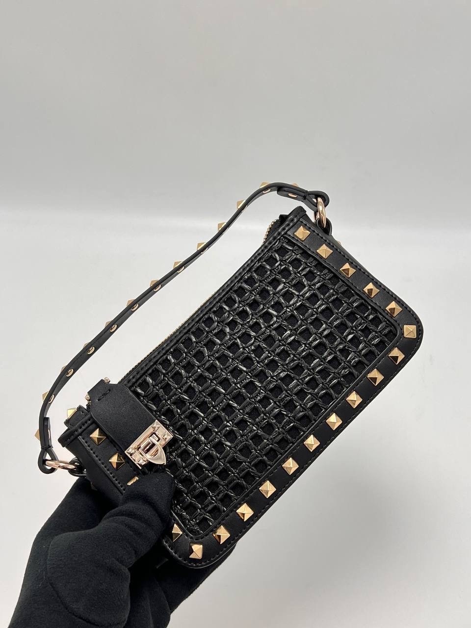 женская сумка,сумки valentino,черная маленькая сумка rockstud valentino garavani,сумка,сумка valentino garavani