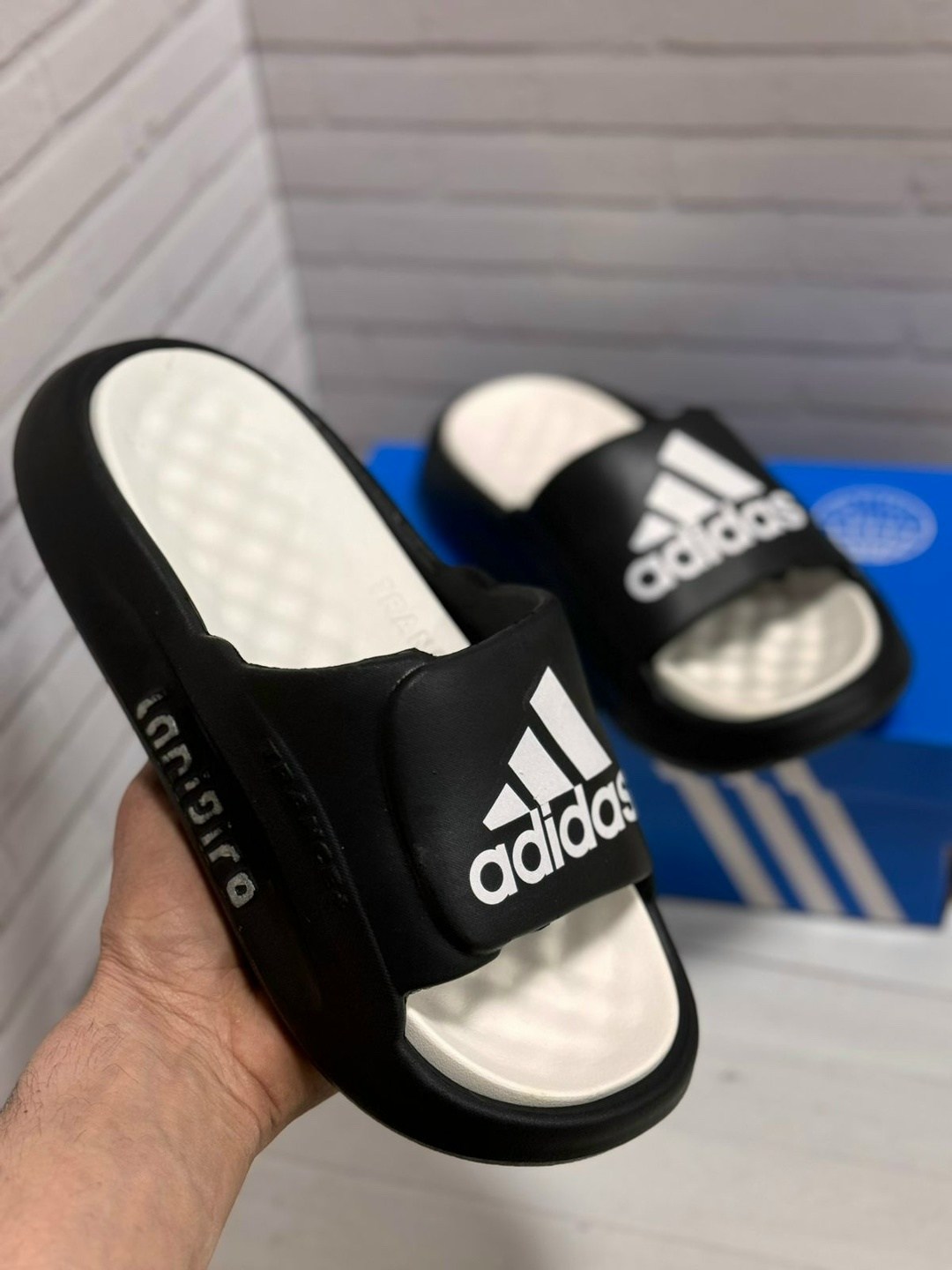массажные тапки адидас,,шлепанцы adidas,adidas сланцы,тапки адидас черные