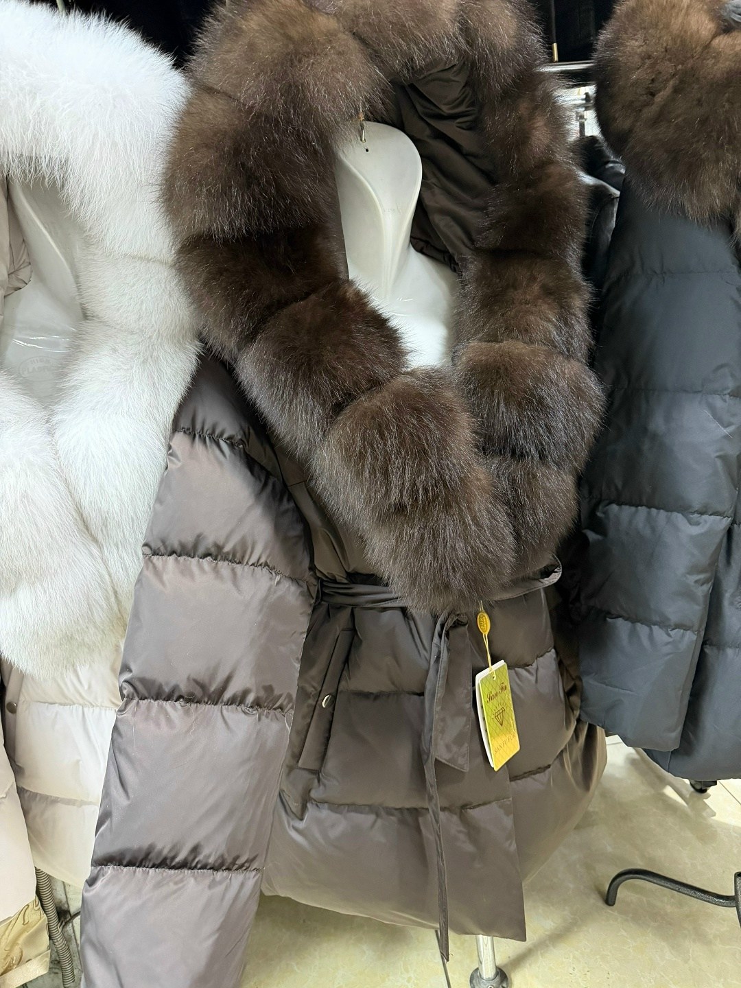 пуховик женский с натуральным мехом,пуховик с натуральным мехом,пуховик с натуральным мехом и песца70 cm с капюшоном,пуховик с мехом,пуховик с натуральным мехом и песца