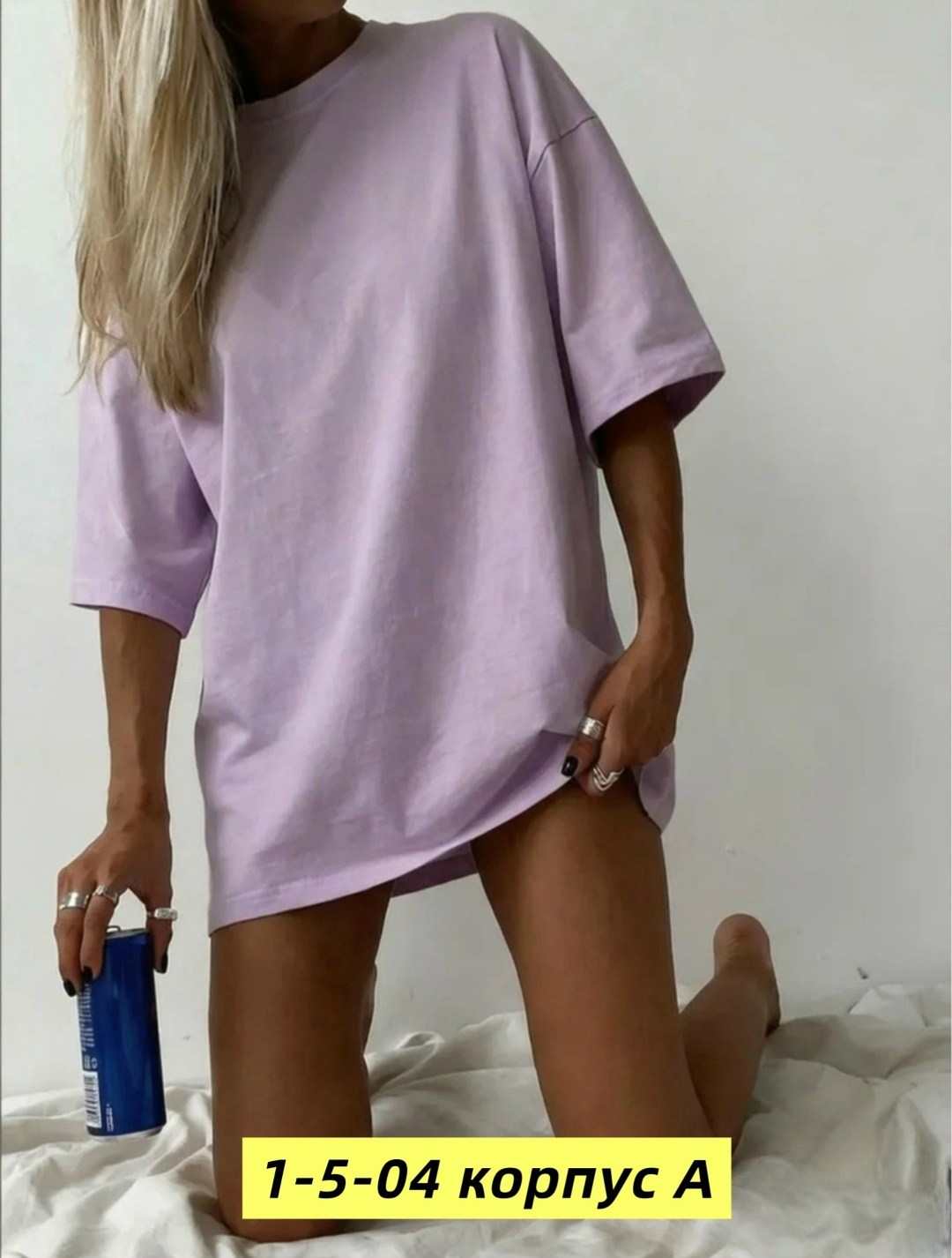 женская футболка,женская футболка оверсайз,футболка женская свободного покроя,девушка в черной футболке оверсайз,футболка оверсайз с