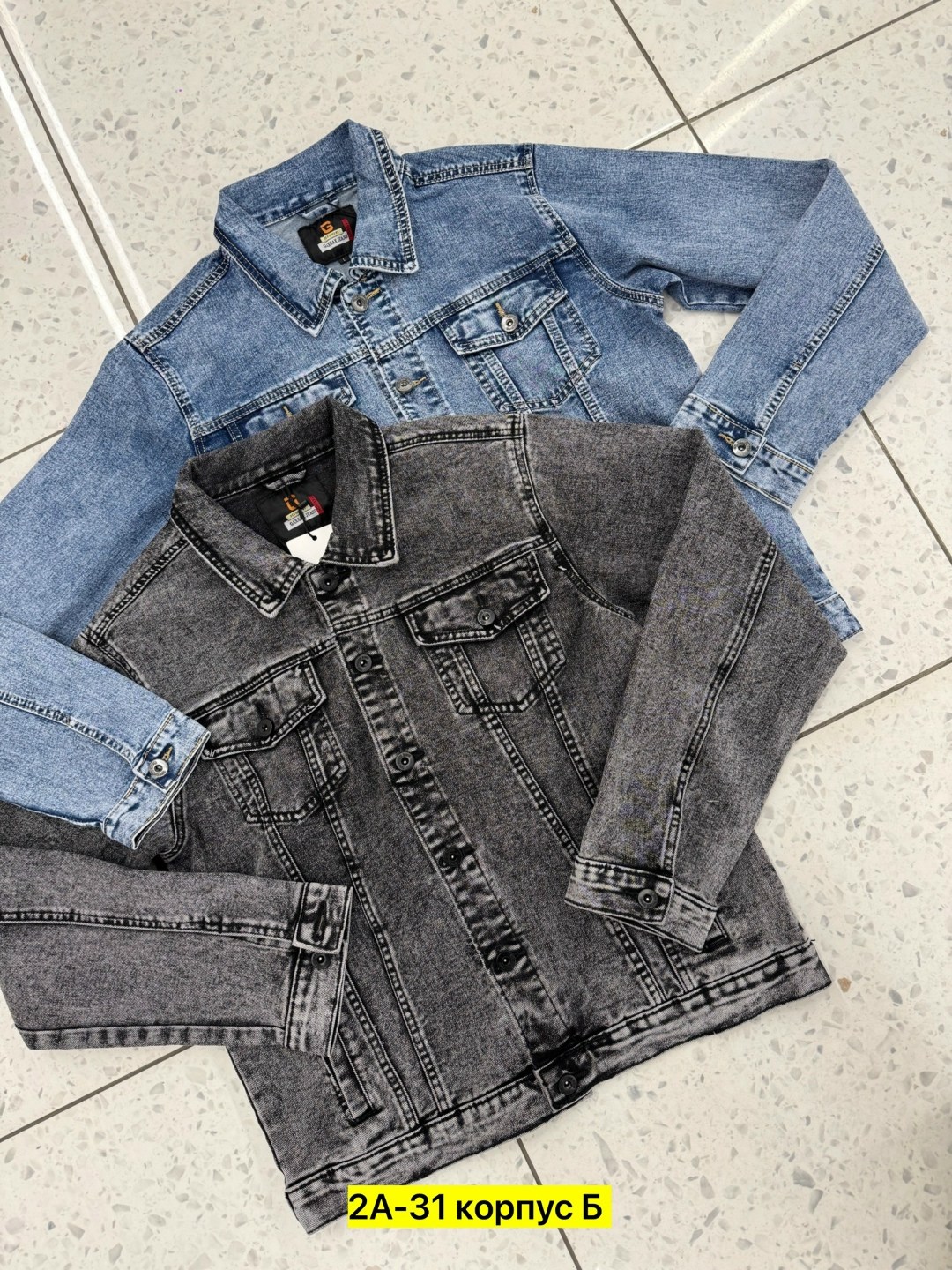 мужской стиль кэжуал,джинсовая куртка,серые джинсы,серая джинсовая куртка мужская,мужская джинсовая куртка