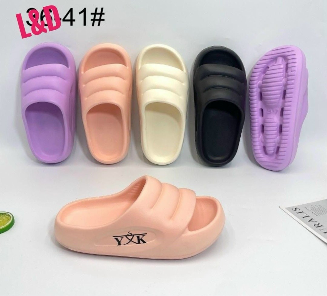 женские тапочки,,модные тапочки,женские шлепанцы,домашние тапочки женские