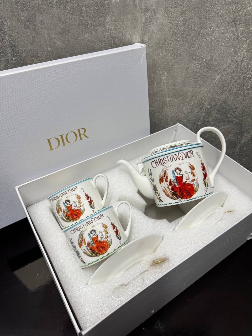 чайный набор dior,dior чайная пара фарфор,dior посуда,чайные наборы,диор посуда