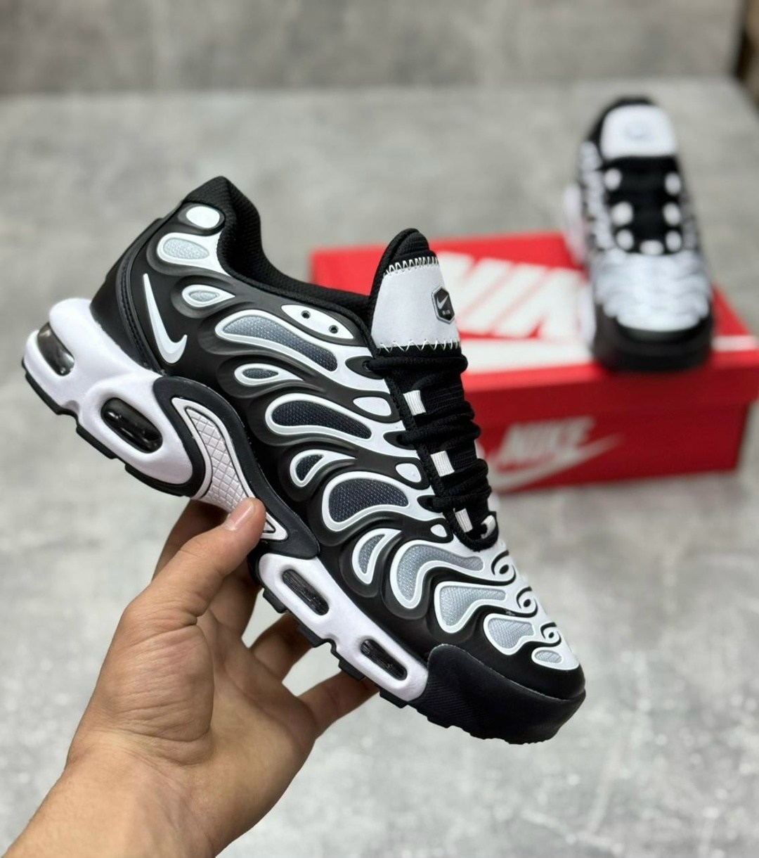 кроссовки nike air max plus tn,кроссовки nike air max plus,nike air max tn plus,кроссовки мужские nike air max tn plus,кроссовки