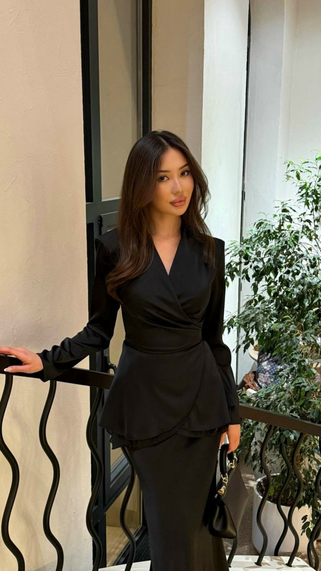 нарядное платье,стильное платье,атласный костюм,женский костюм,шелковое платье