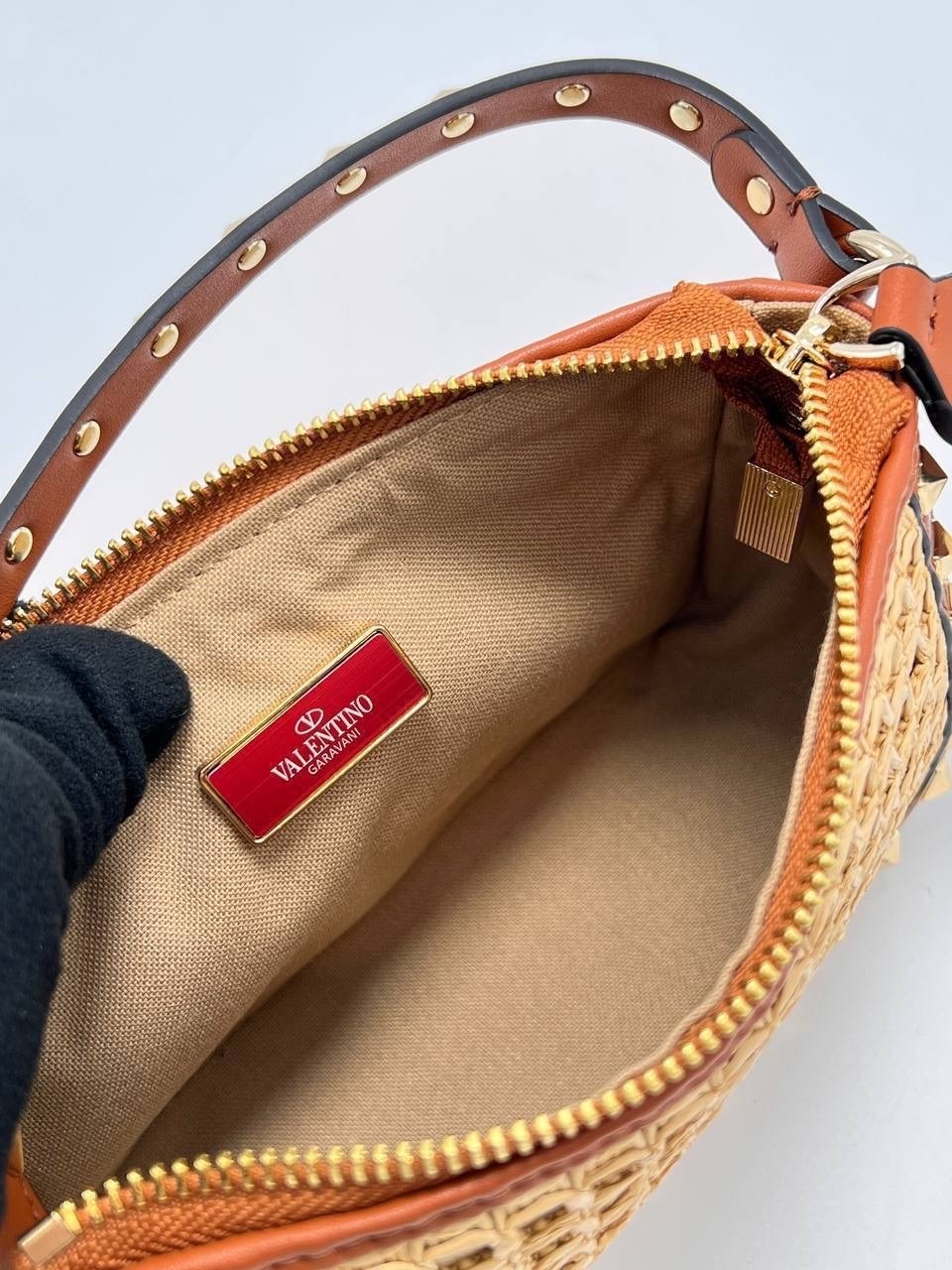 женская сумка,сумки valentino,черная маленькая сумка rockstud valentino garavani,сумка,сумка valentino garavani