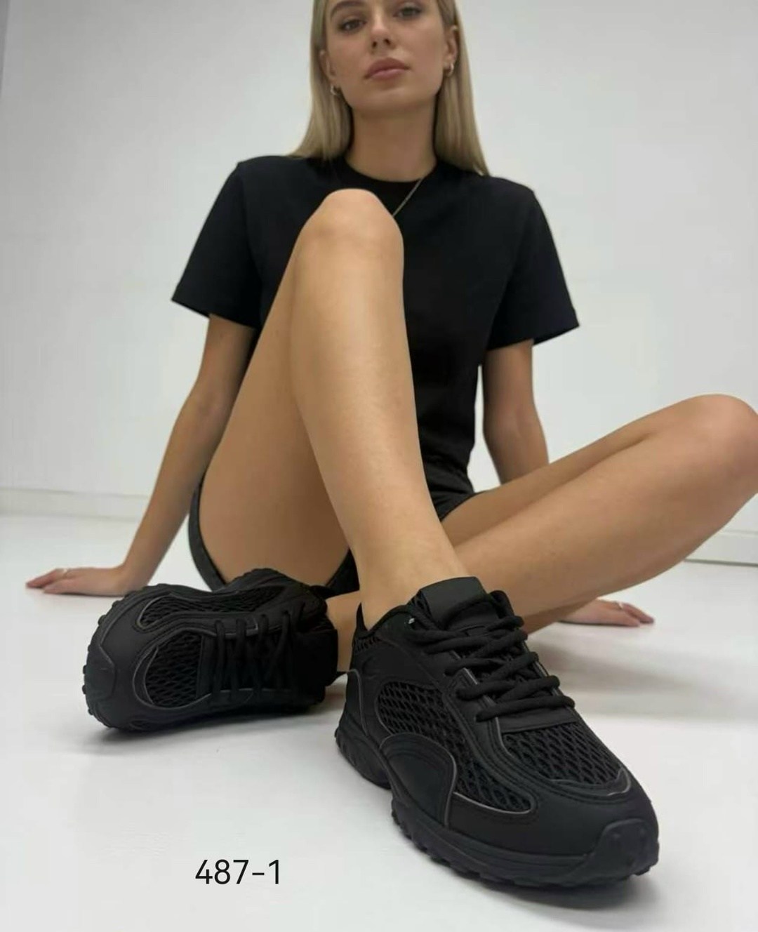 девушка в библиотеке,книга в библиотеке,фотосессия в библиотеке,девушка с книгами,чтение книги