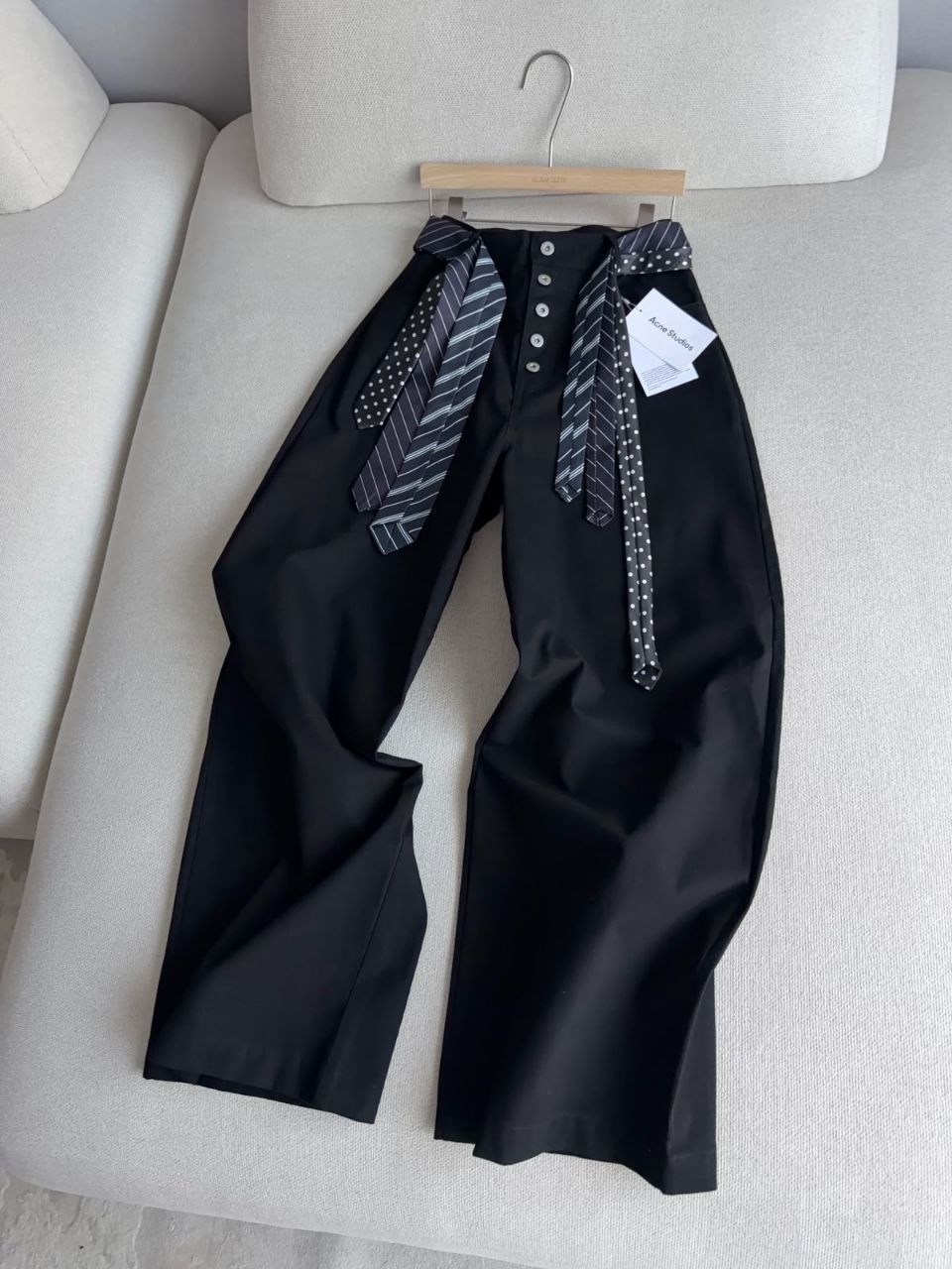 джинсы модные в 2025,модные джинсы,джинсы комбинированные,модные джинсы в 2025 году