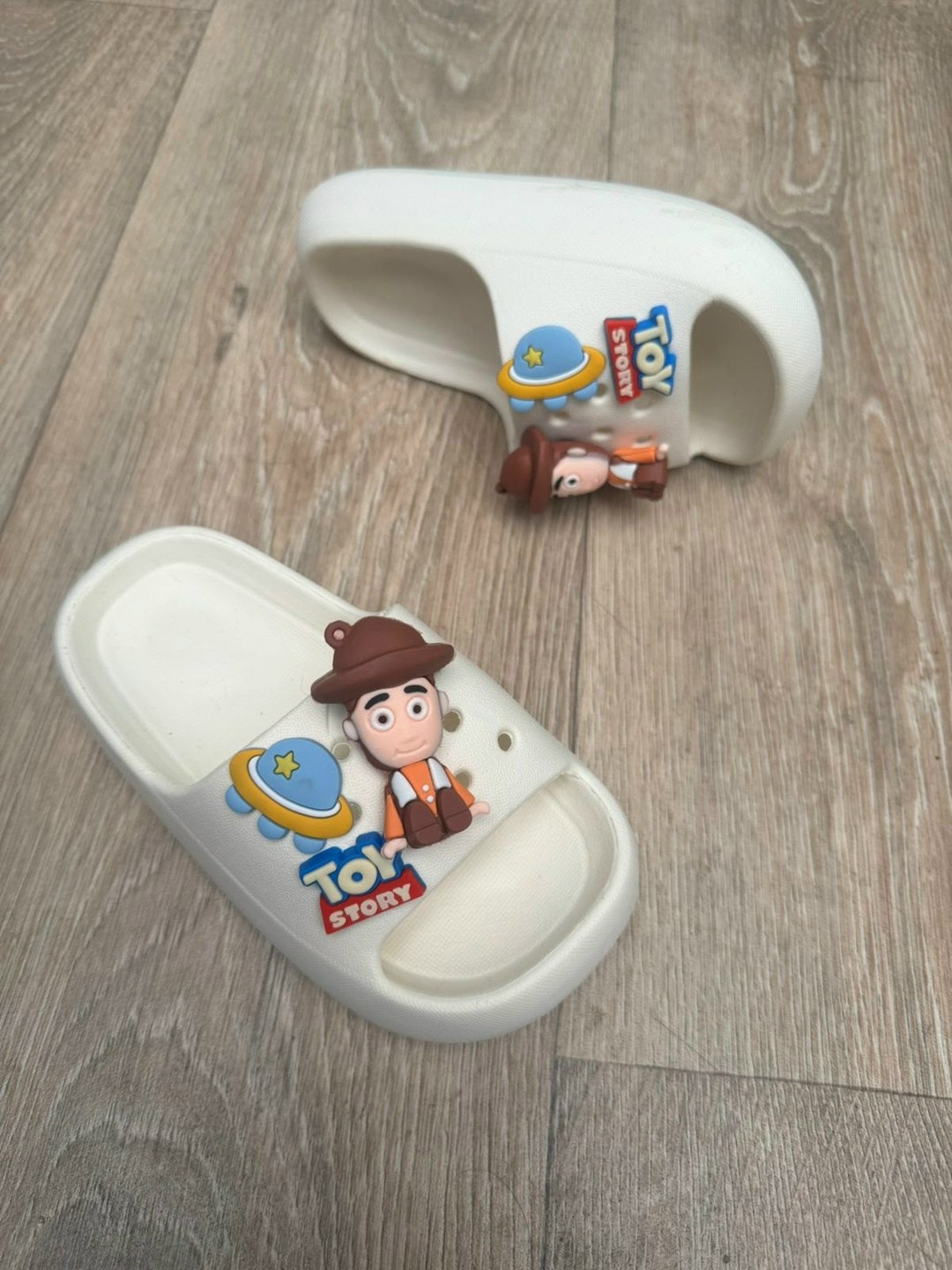 детские шлепанцы,,сандалии детские,детские тапочки, детская