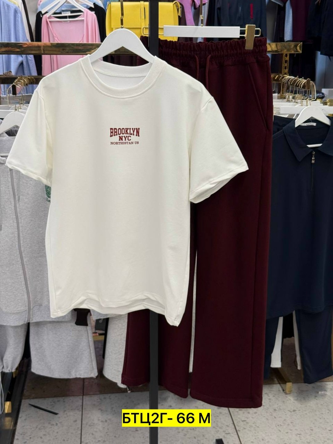 трикотажные костюмы,спортивные брюки,бордовые брюки,широкие штаны,стильные наряды