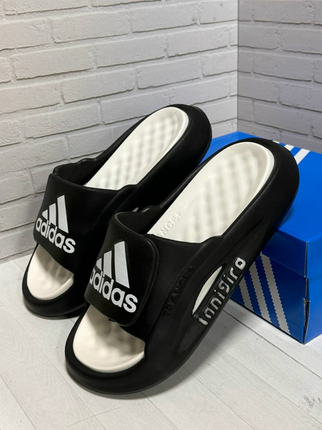 массажные тапки адидас,,шлепанцы adidas,adidas сланцы,тапки адидас черные