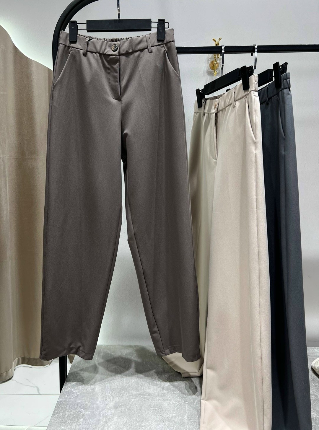 классические брюки,брюки светлые,элегантные брюки,брюки женские,брюки классик