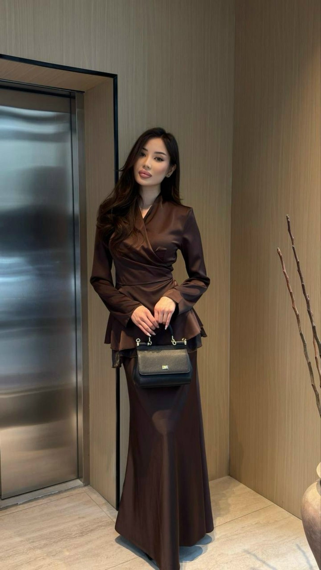 нарядное платье,стильное платье,атласный костюм,женский костюм,шелковое платье