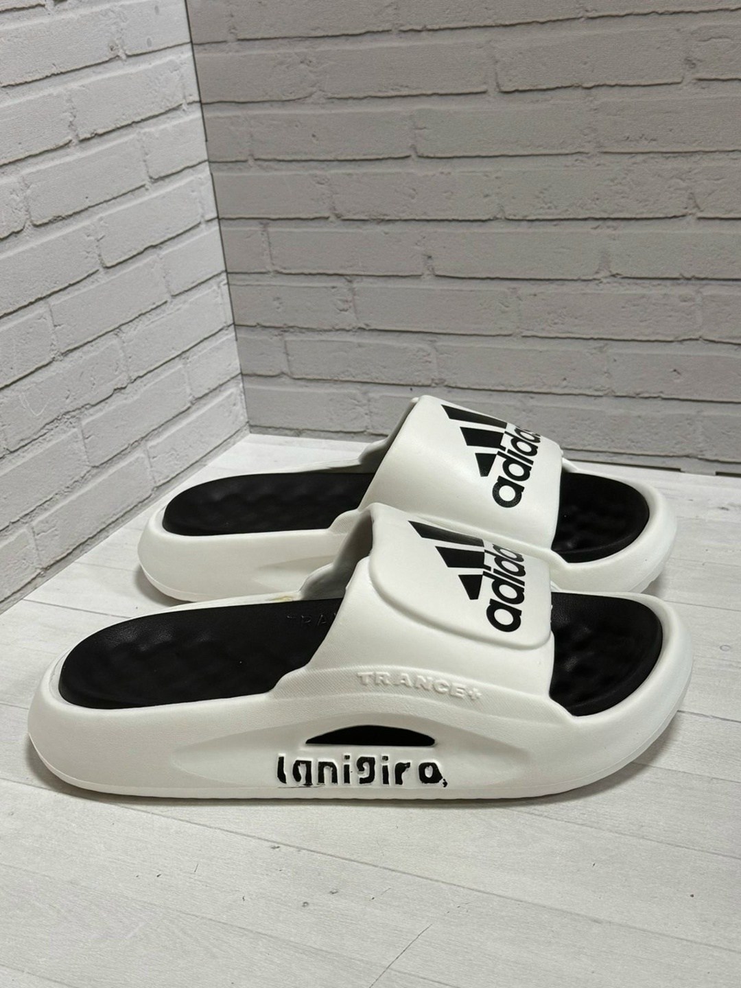 массажные тапки адидас,,шлепанцы adidas,adidas сланцы,тапки адидас черные