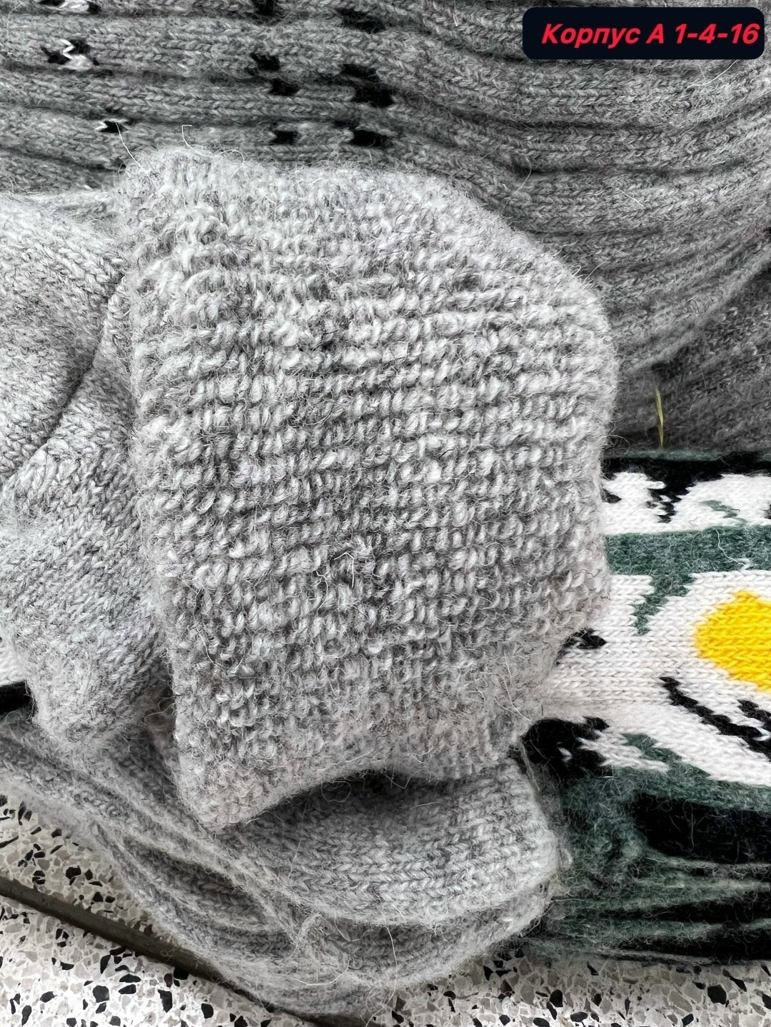 комплект варежки и носки шерстяные,комплект варежки и носки,женские носки шерстяные,носки со снегирями,носки теплые новогодние шерстяные