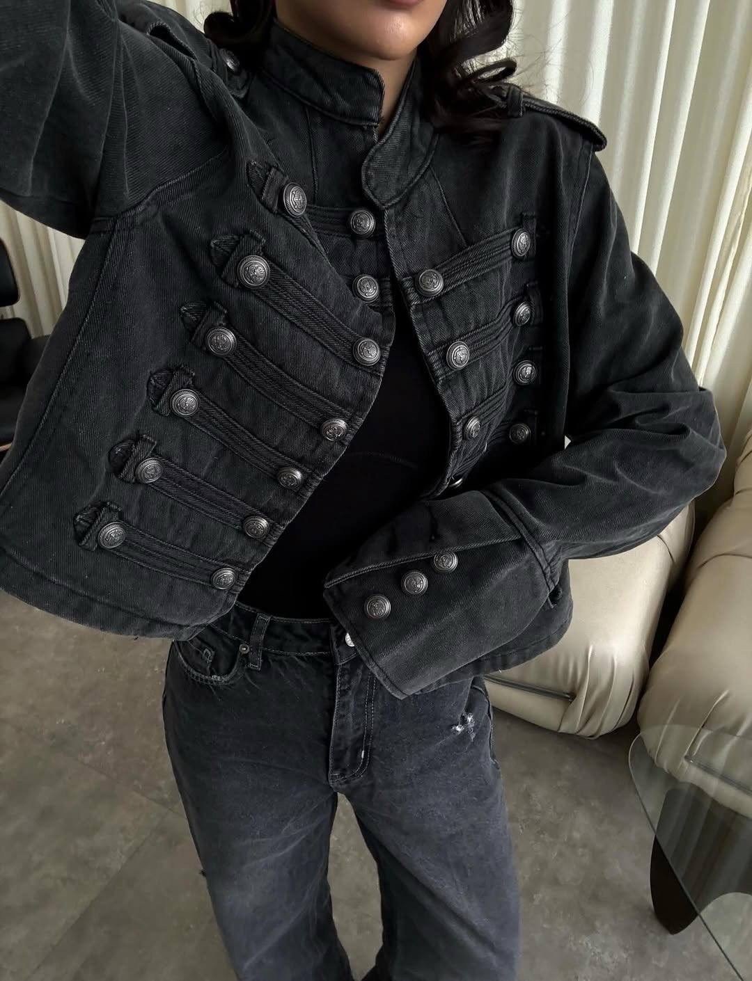 джинсовая куртка в стиле милитари,куртка в стиле милитари,джинсовая куртка,короткая куртка,джинсовая куртка с воротником