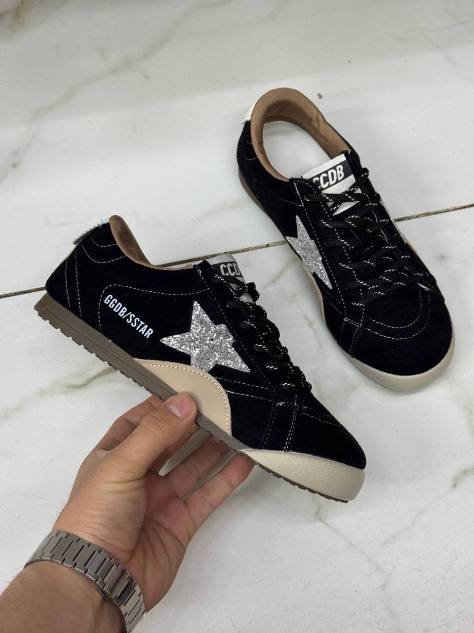 golden goose кроссовки super-star коричневый,мужские замшевые низкие кроссовки с вышитыми звездами superstar golden goose коричневый,коричневые кроссовки ball star golden goose anthracite silver,golde