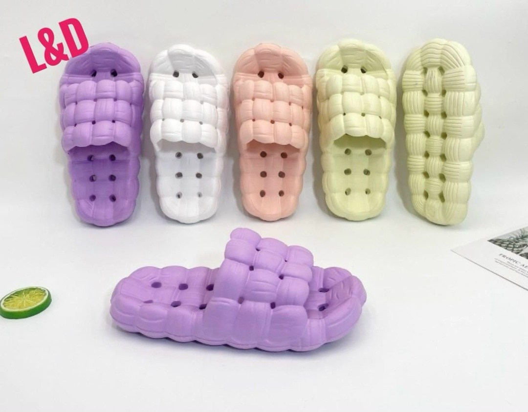 женские тапочки,,модные тапочки,женские шлепанцы,домашние тапочки женские