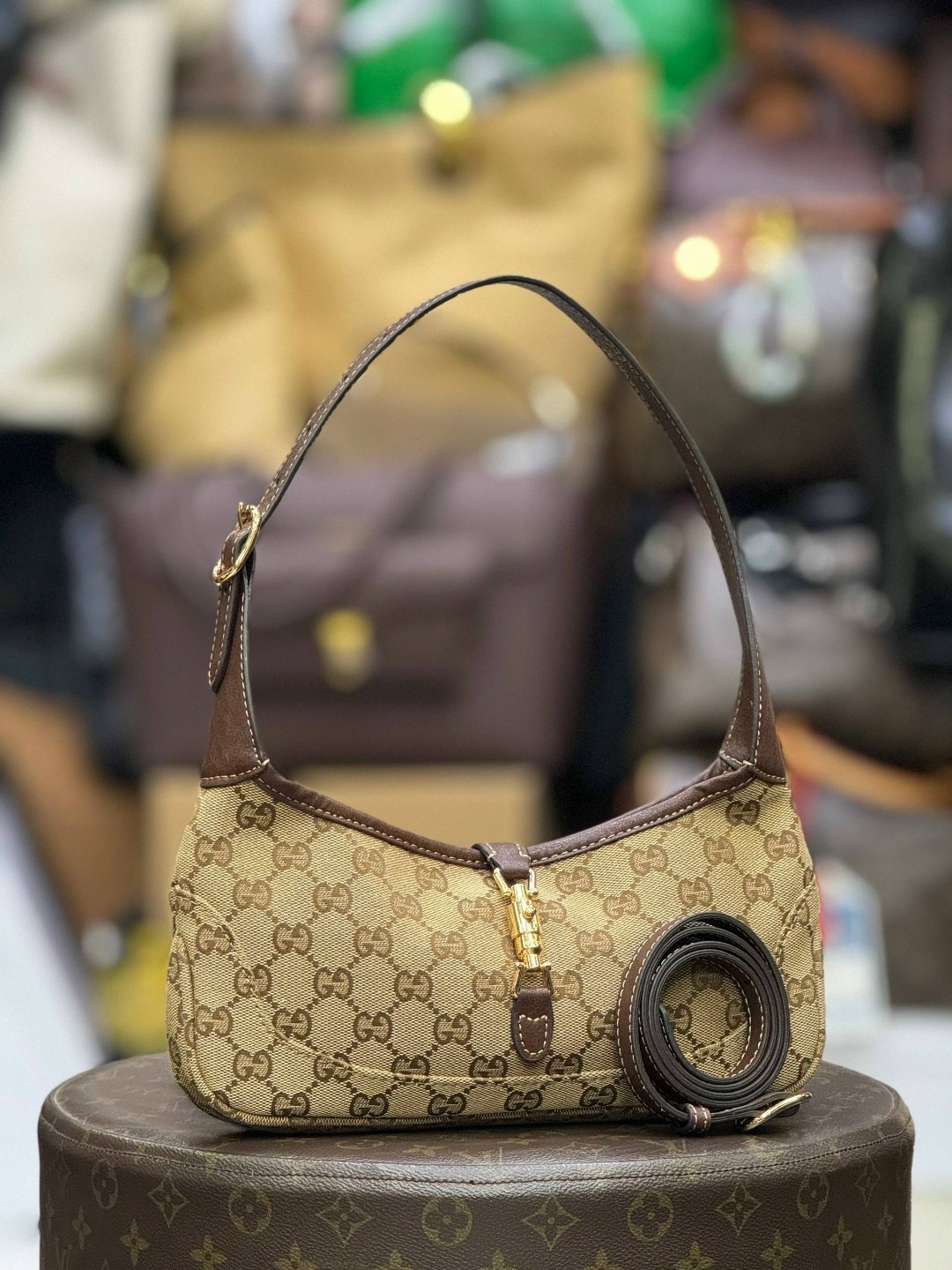 сумка gucci,повседневная женская сумка gucci,женская сумка gucci ophidia бежевая,сумка гуччи хобо,маленькая женская сумка gucci