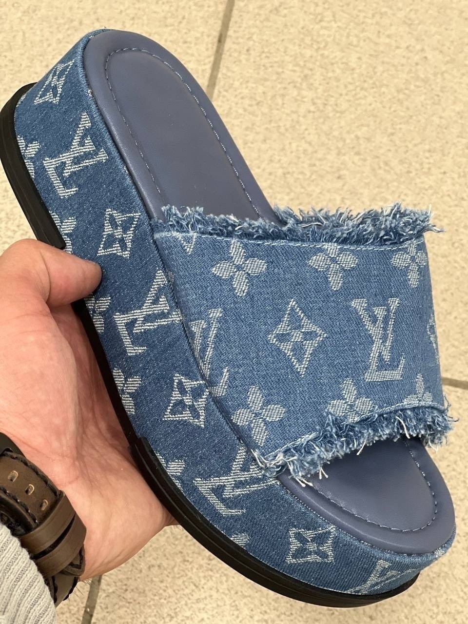 мюли луи витон женские,женские шлепанцы louis vuitton,louis vuitton шлепанцы,женские шлепанцы,шлепки луи витон