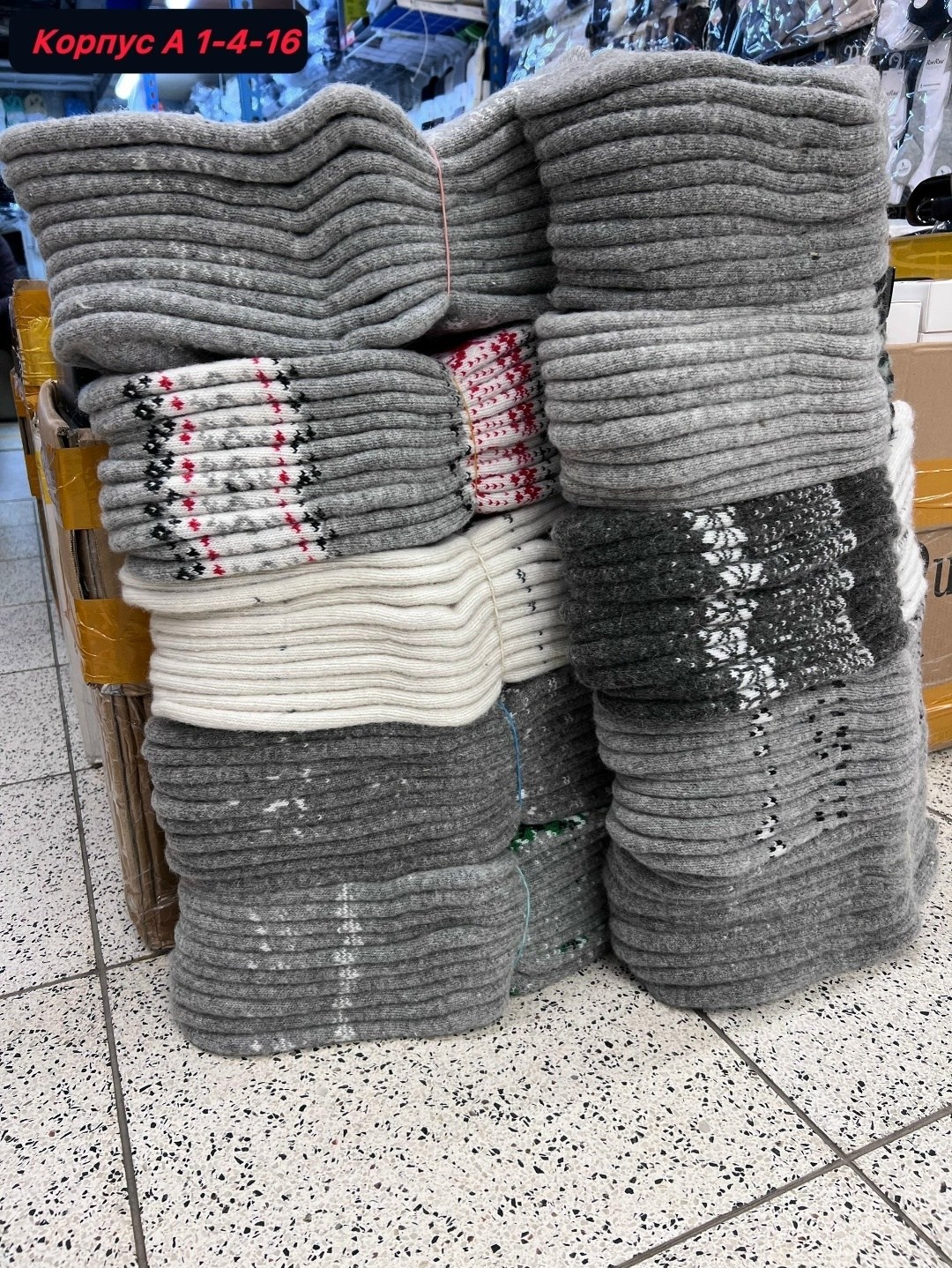 комплект варежки и носки шерстяные,комплект варежки и носки,женские носки шерстяные,носки со снегирями,носки теплые новогодние шерстяные