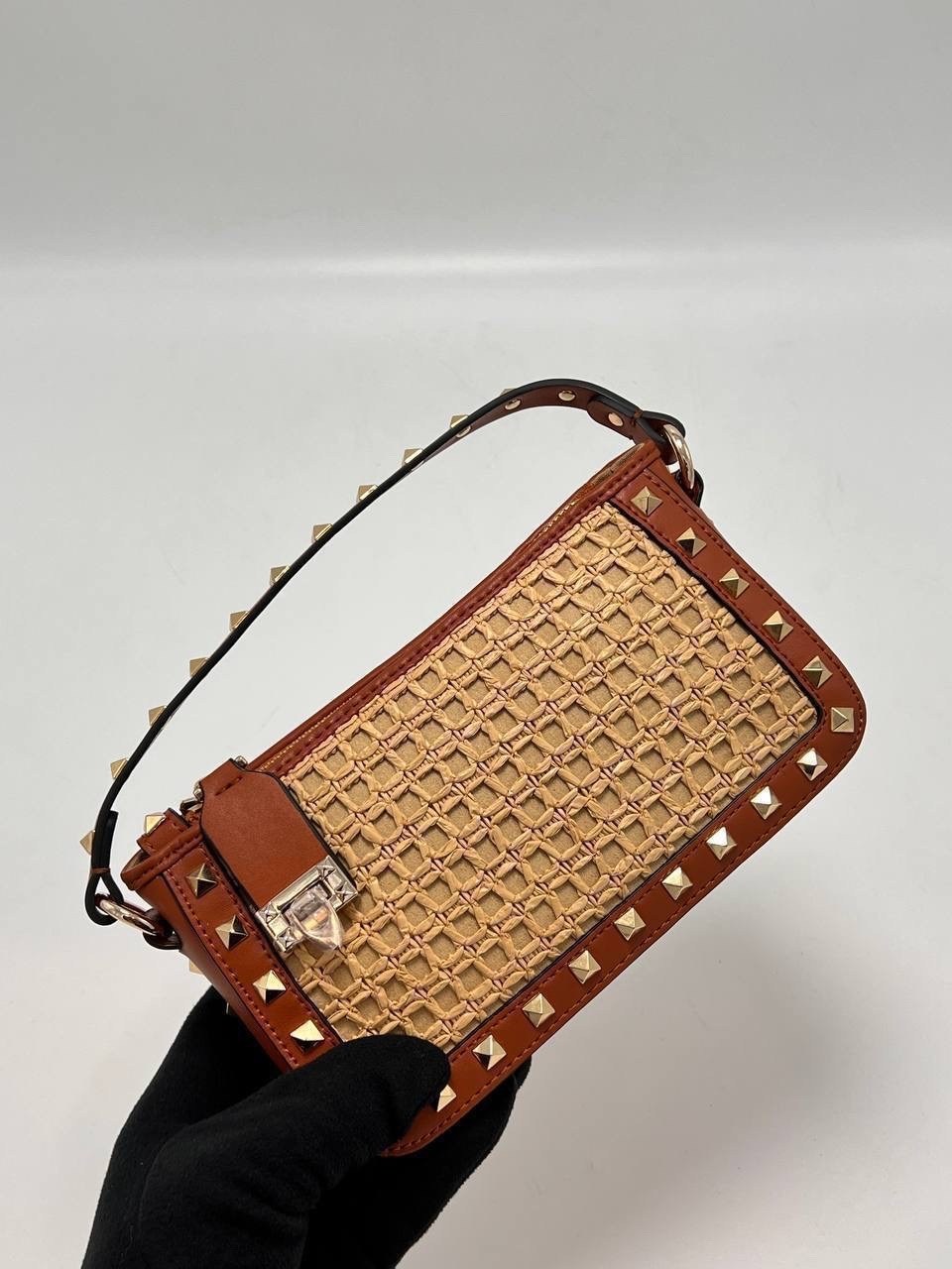 женская сумка,сумки valentino,черная маленькая сумка rockstud valentino garavani,сумка,сумка valentino garavani