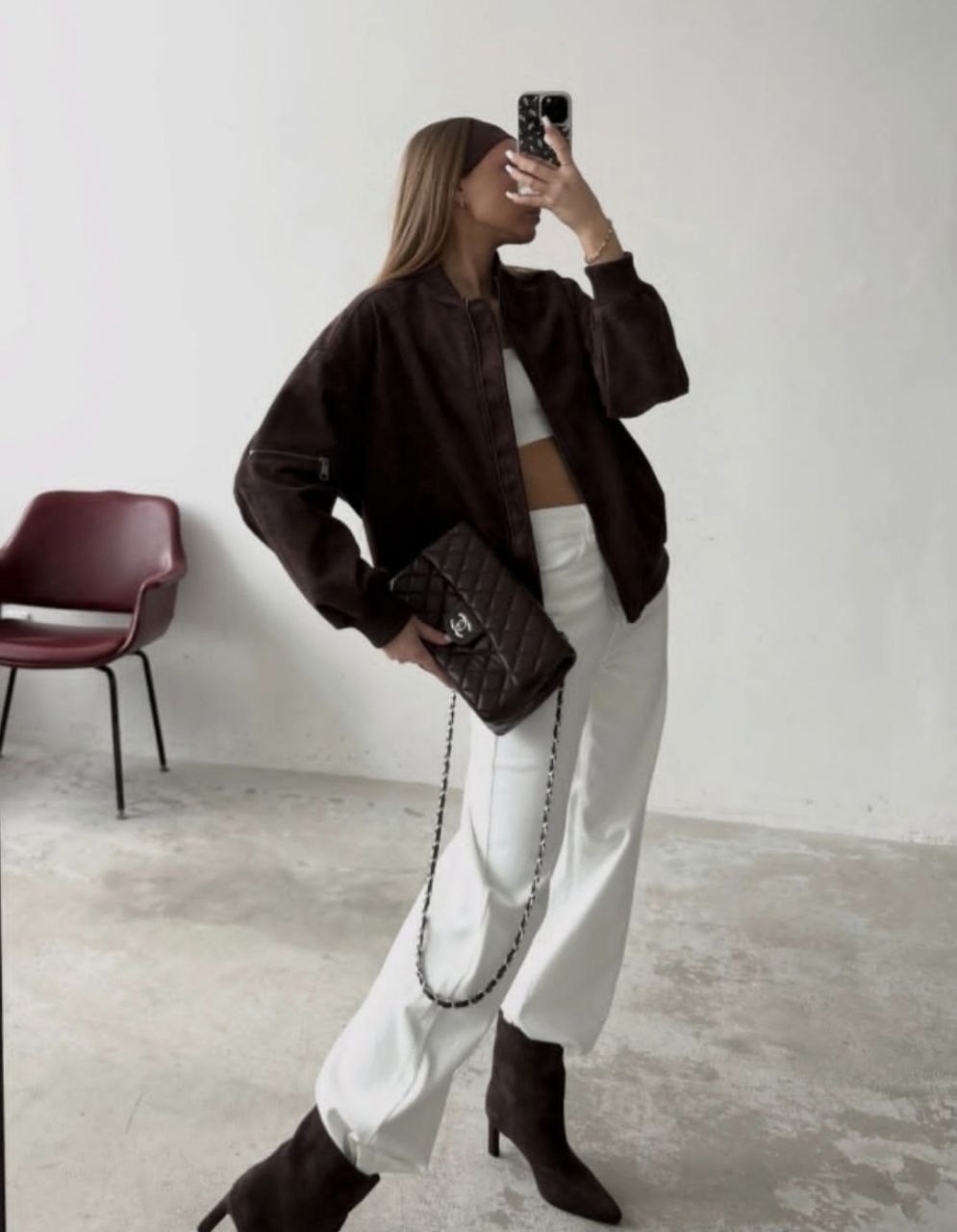 куртка бомбер,косуха бомбер укороченная куртка оверсайз alnako,женская куртка бомбер из эко замши коричневого цвета,кожаная куртка,бомбер замшевый оверсайз athe.brand