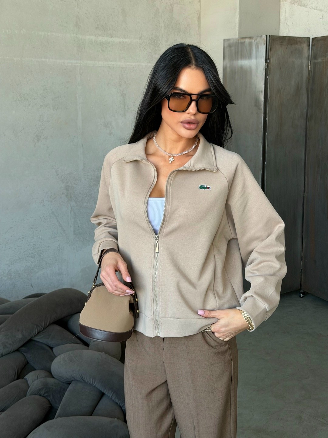 повседневная куртка,куртка бомбер,бежевая куртка,костюм женский,бежевый костюм