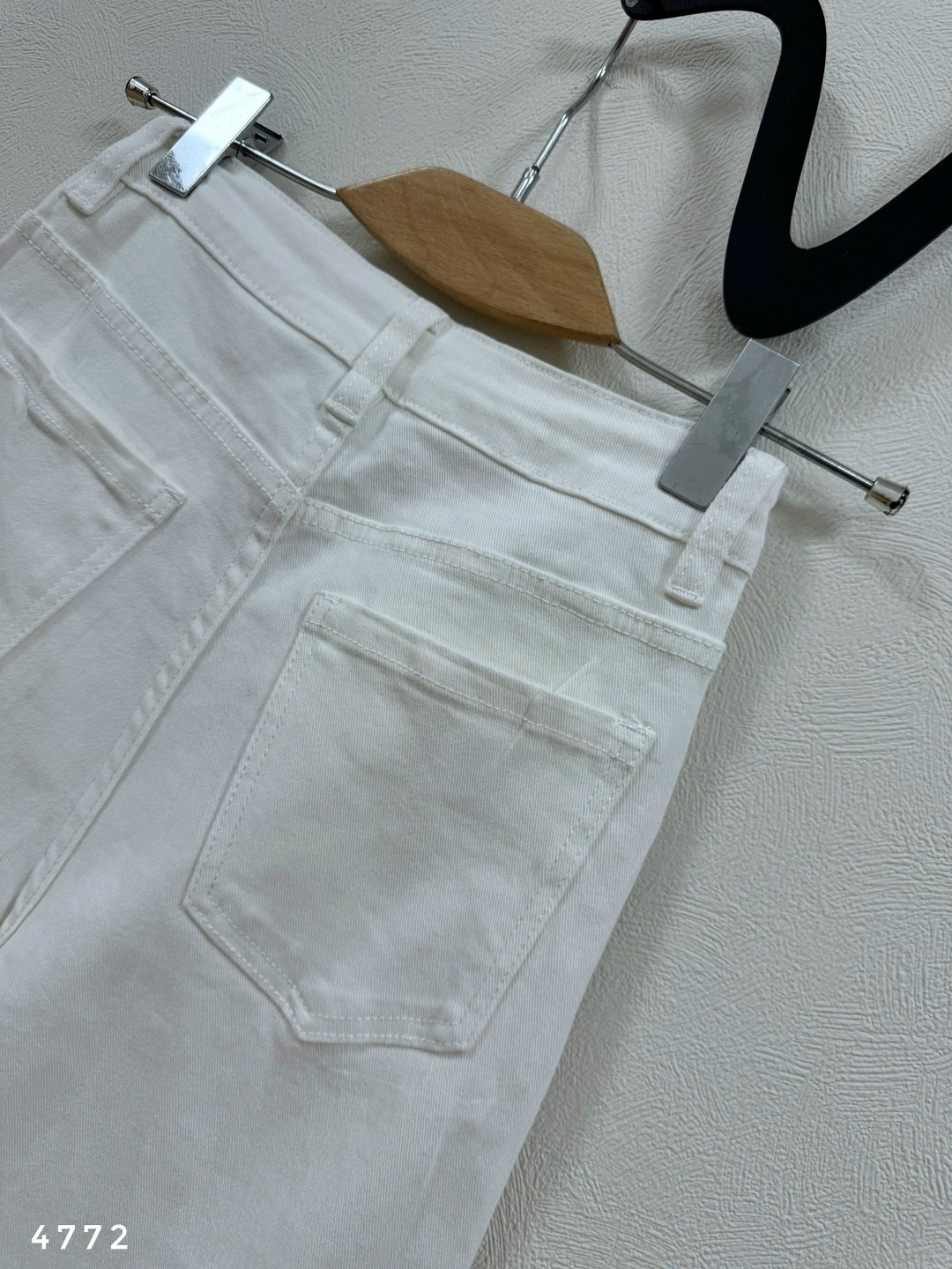 белые джинсы,женские белые джинсы,женские джинсы,джинсы модные,брюки джинсы