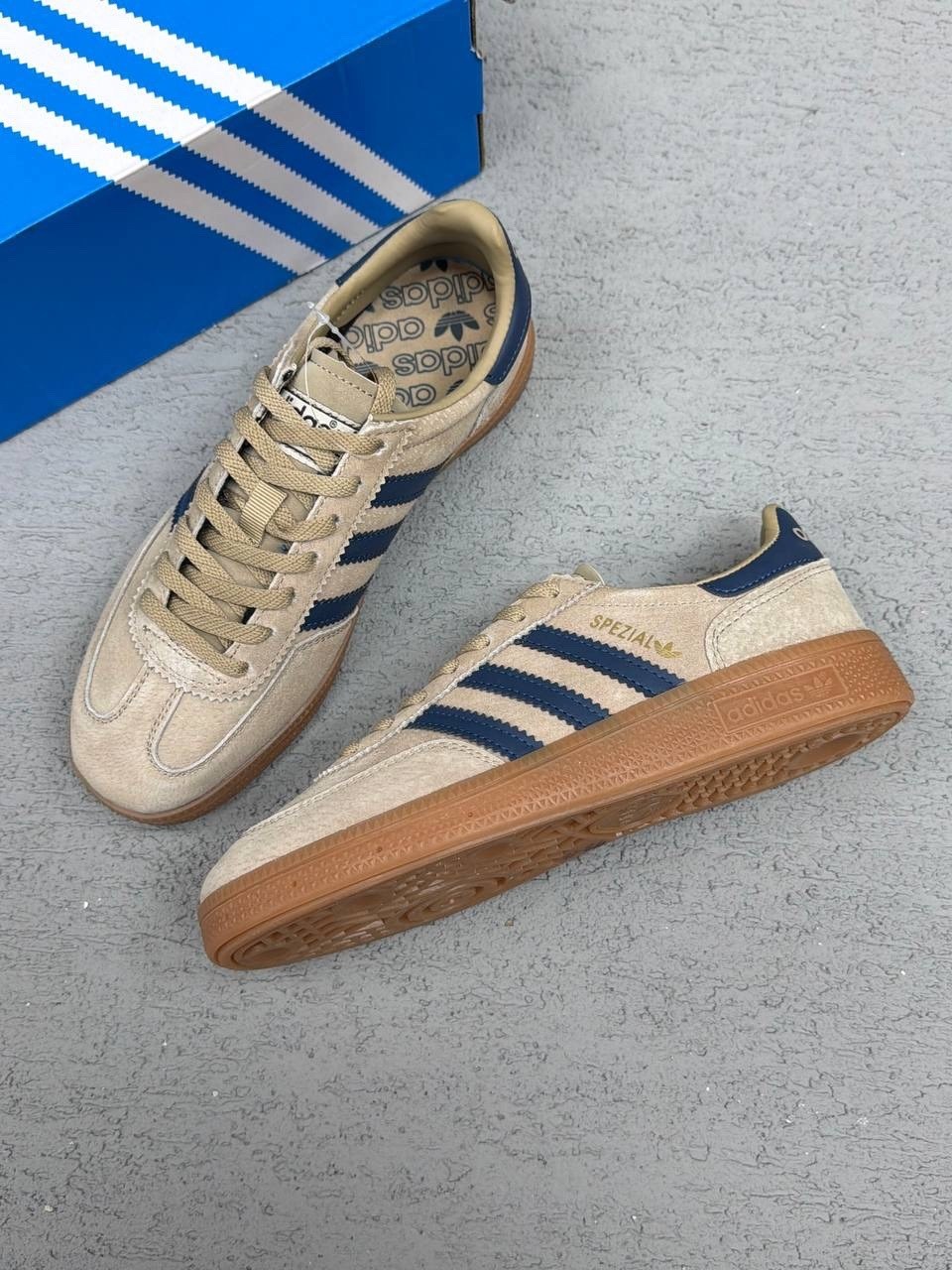 кеды рабочие adidas originals handball spzl,замшевые кроссовки handball spezial adidas originals бежевый,кроссовки adidas,замшевые кроссовки adidas originals handball spezial цвет бежевый jh5435,кросс