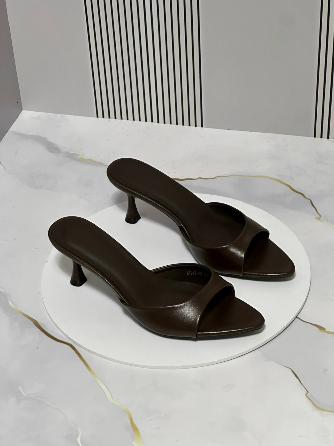 босоножки на каблуках,мюли женские,женские шлепанцы,,мюли на каблуке