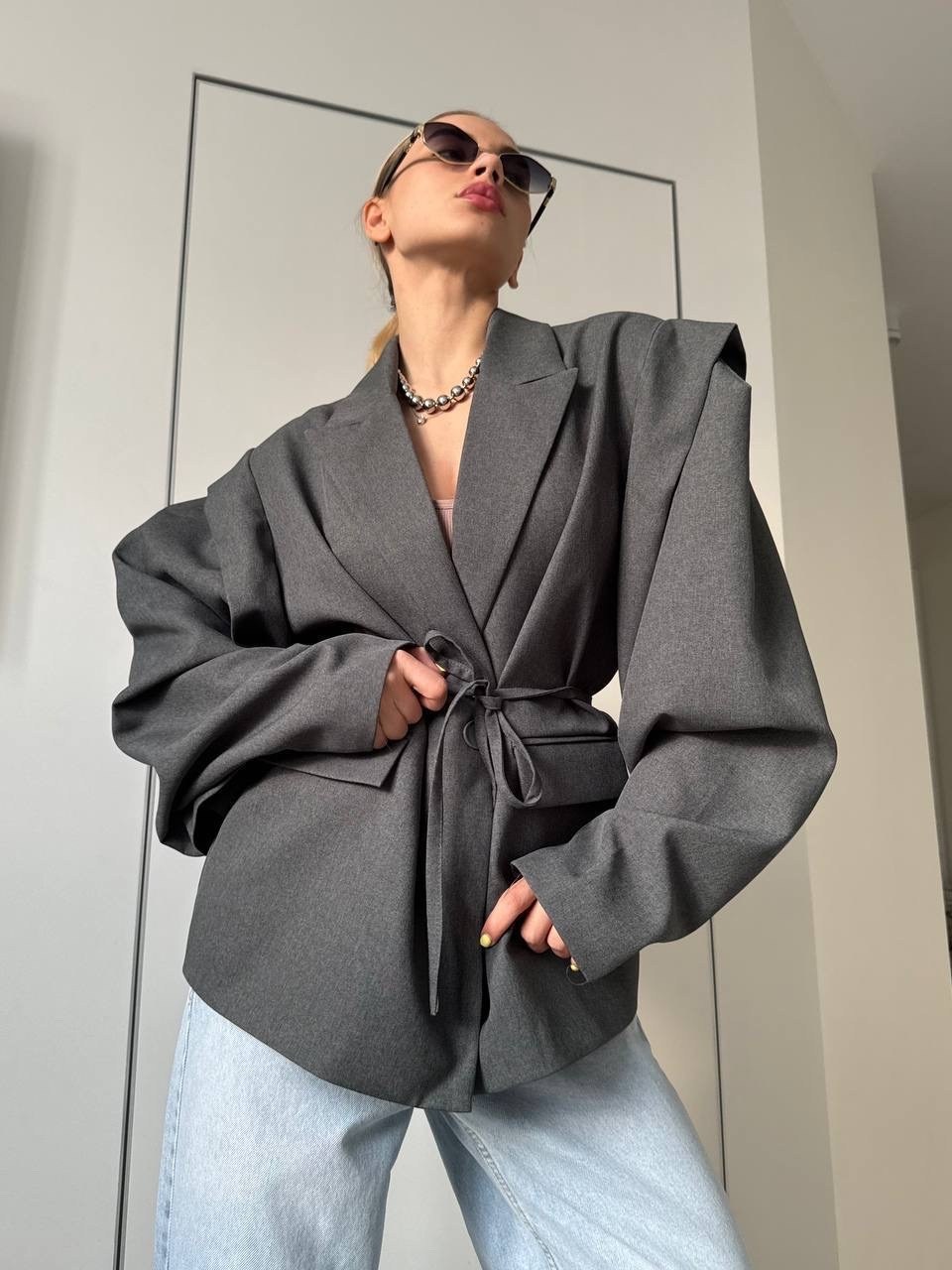 пиджак оверсайз с объемными рукавами gn sister collection,пиджак оверсайз серый с поясом luna luminosa,пиджак женский оверсайз,пиджак оверсайз,пиджак с завязками на талии