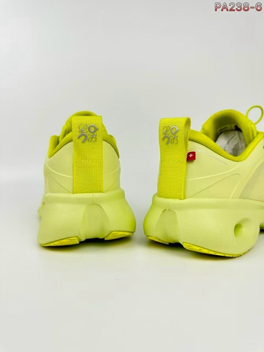 кроссовки,кроссовки loewe,женские кроссовки,спортивная ,кроссовки яркие