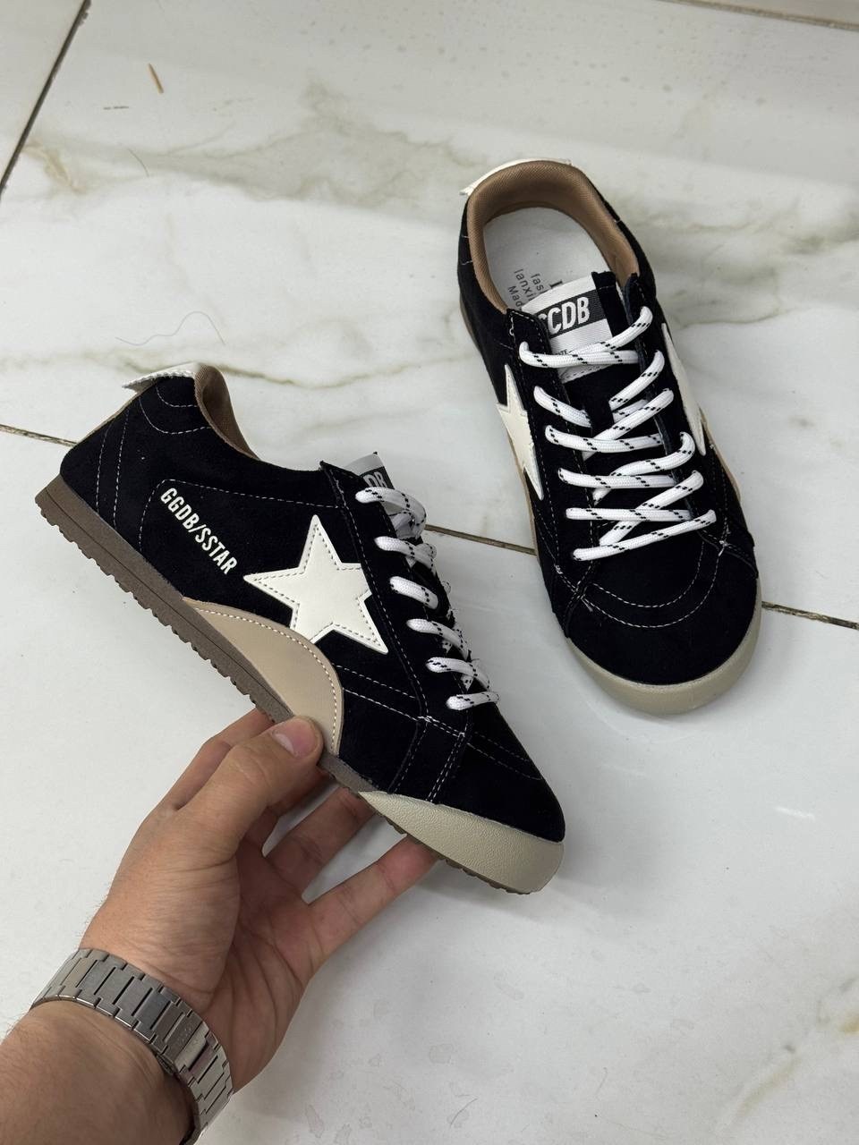 golden goose кроссовки super-star коричневый,мужские замшевые низкие кроссовки с вышитыми звездами superstar golden goose коричневый,коричневые кроссовки ball star golden goose anthracite silver,golde